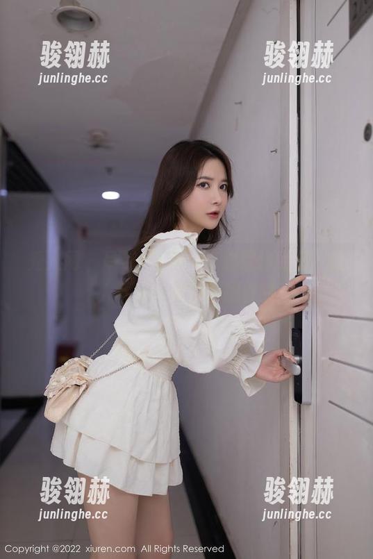 秀人网 - 吊带+写真，“想做你的猫”让人拿起了放不下的视线