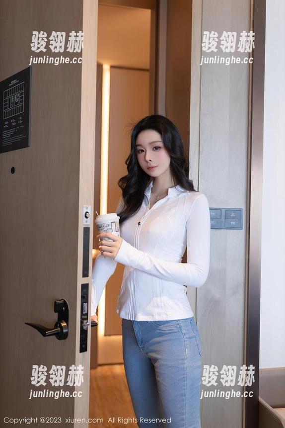 秀人网 - 下载麻吉小兔子吊带写真，就像收集小确幸一样！