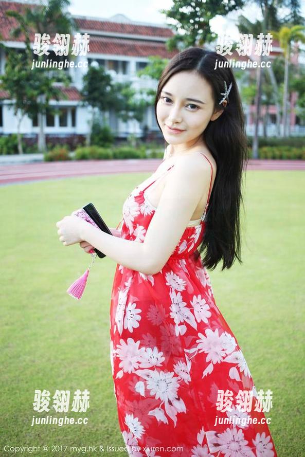 美媛馆 - 是不是芝芝Booty在户外太过迷人了，这原图想藏也藏不住？