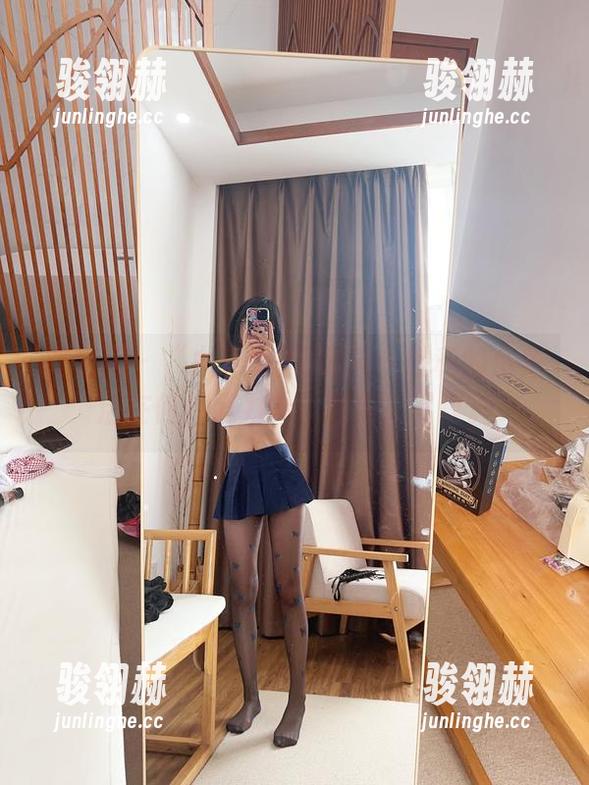 微密圈 - “女仆猫VS懒猫：胜利的小生活在何处发力？”图集，写真。