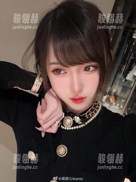 腐团儿Ikaros的新法宝：私拍美图让自拍也能上天！