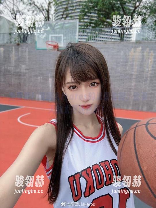 免费送！腐团儿Ikaros的泳装套图，比夏天的太阳还热辣！