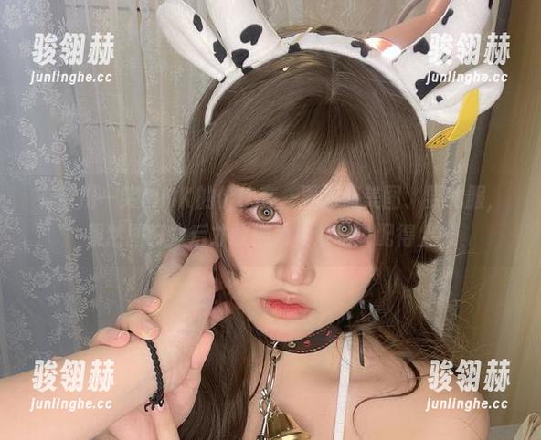 有芊川一笑MNK的价格在，要高清美图、要礼服，果然图好之后才敢勉为其难地说配得上！