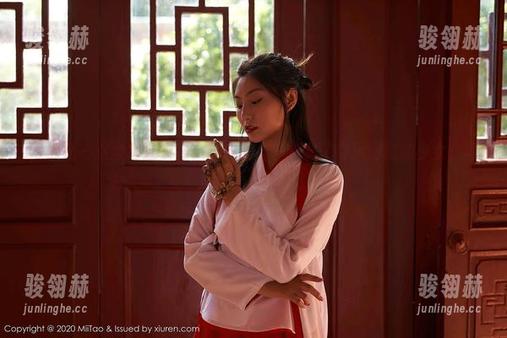 蜜桃社 - 这全套连衣裙，结衣的样子像极了春风得意的少女，真想用力捏一下。