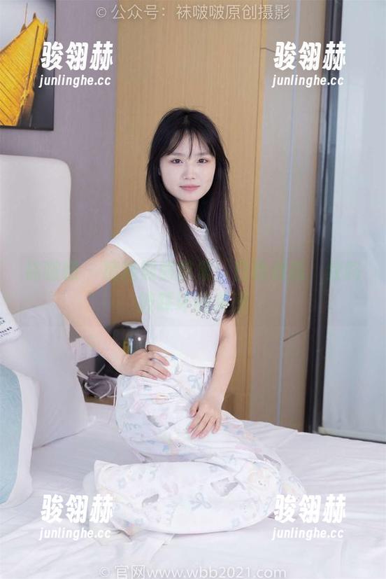 袜啵啵 - 精选熊熊图集：白色棉袜，纹路被踩坏的美感