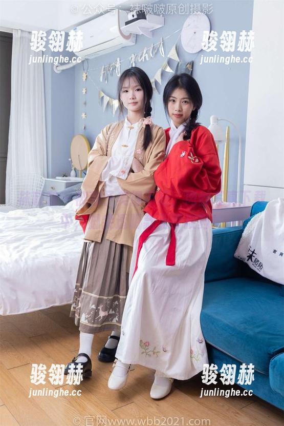 袜啵啵 - 被稚予美得不行，肉丝写真下载中，脚尖透明款无可救药！