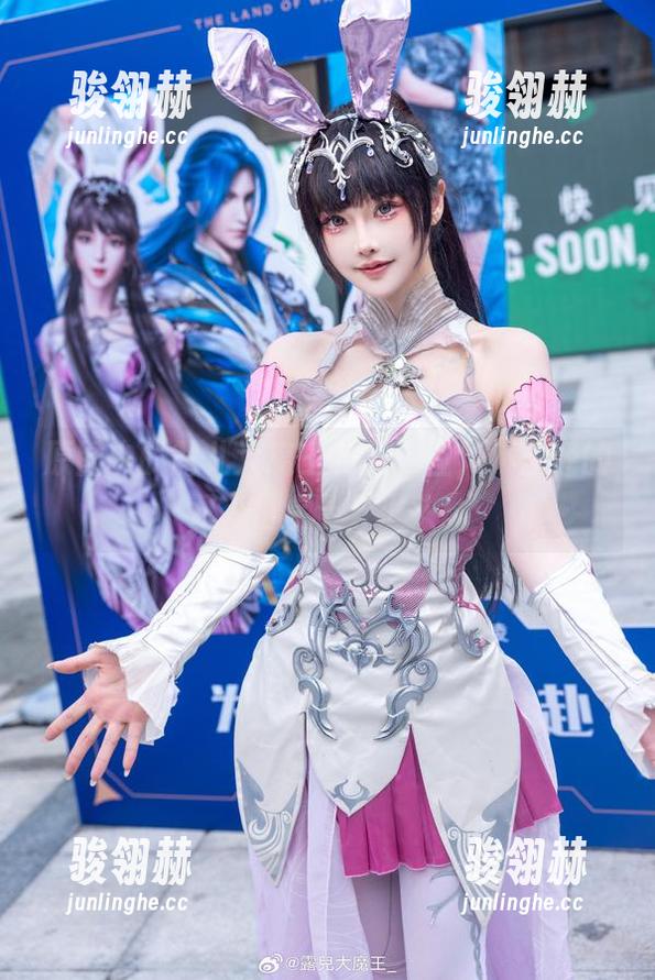 露儿大魔王 原图中的露儿大魔王和另一位,不正经的双人日常十分上头。