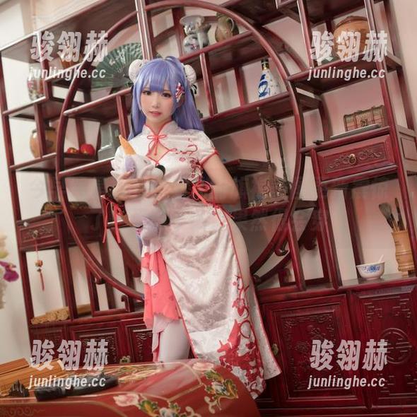 面饼仙儿 今早愣是被面饼仙儿的旗袍美图更新震惊了,不得不说,果然很会穿