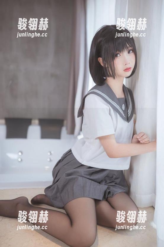 雾里看花的面饼仙儿，Nikke小红帽礼服的写真资源乱入。