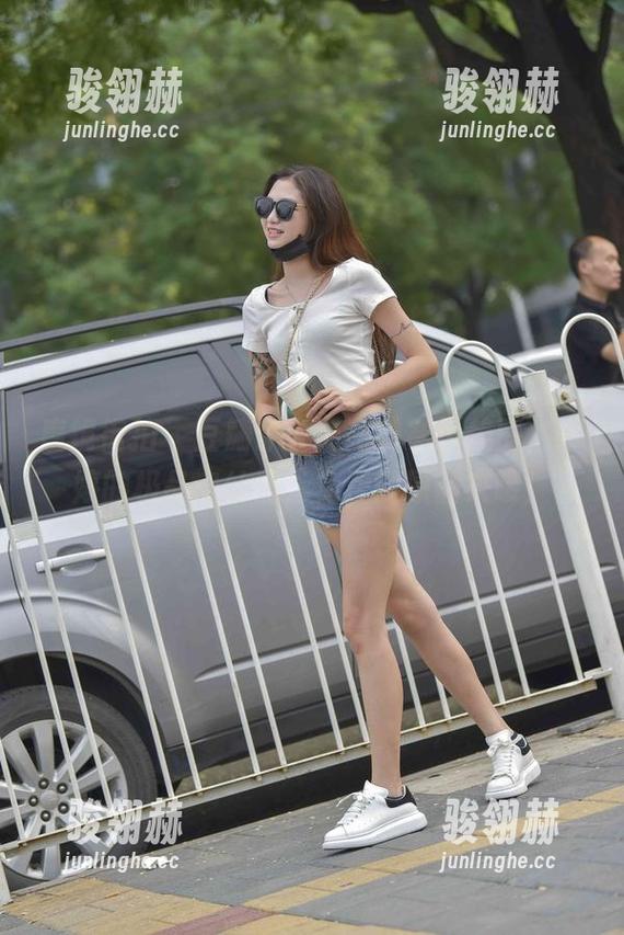 魔镜街拍 - 豆瓣评分最高的寒风美丽，婷婷的极品肉丝照，免费的原图来喽！