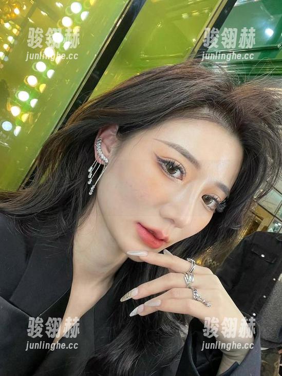 黎允熙baby 微密圈 - 图集更新:当黎允熙baby穿上灰色后妈裙,我只想说,后妈总辣!